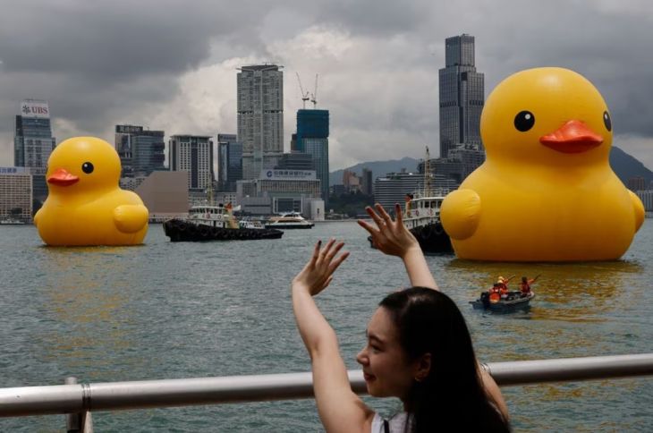 Patos de goma gigantes en Hong Kong causan sensación